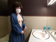 日本口罩美少女在衛生間裸體